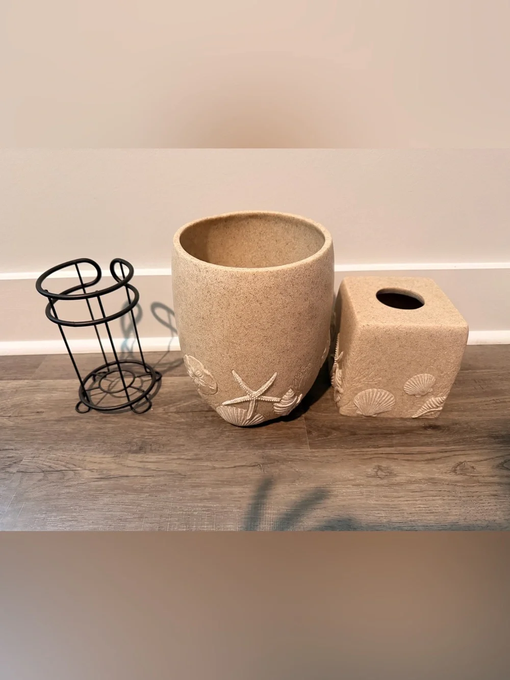 Coastal Sandstone Ceramic Bathroom Set - Seashell Accent